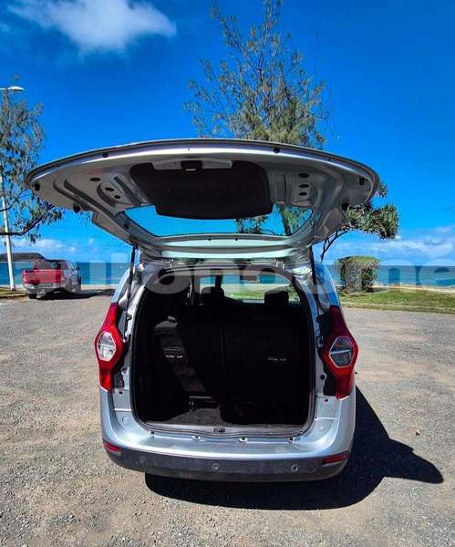 Big with watermark dacia lodgy sud noumea 5151