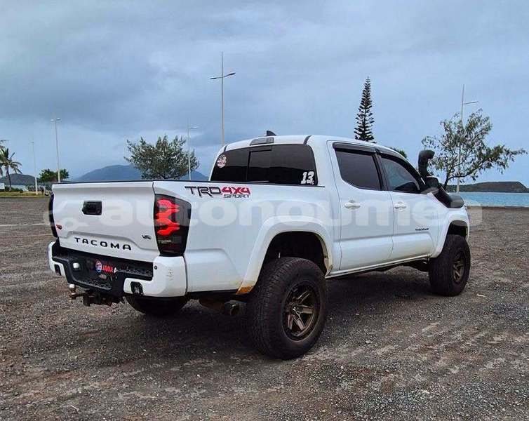 Big with watermark toyota tacoma sud noumea 5156