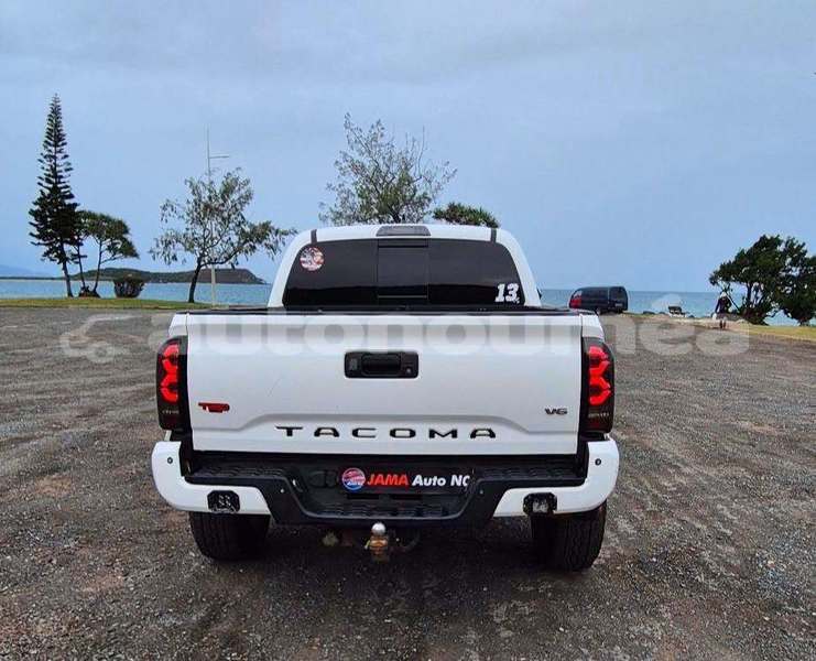 Big with watermark toyota tacoma sud noumea 5156