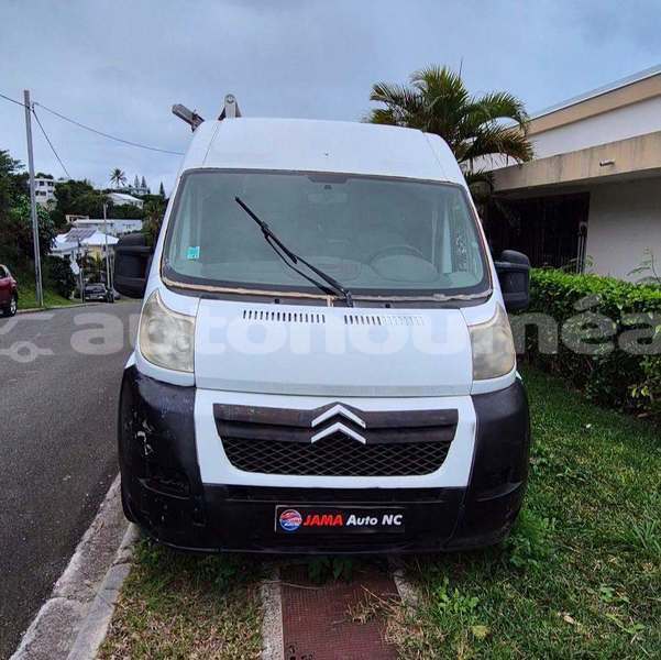 Big with watermark citroen jumper sud noumea 5164