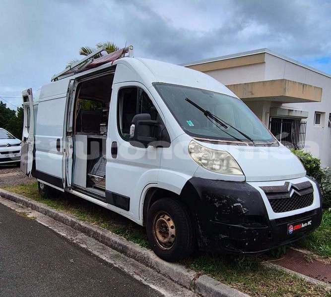 Big with watermark citroen jumper sud noumea 5164