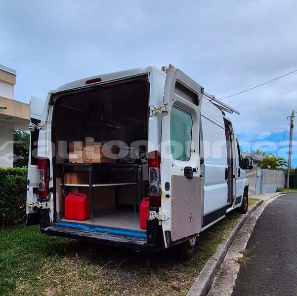 Big with watermark citroen jumper sud noumea 5164