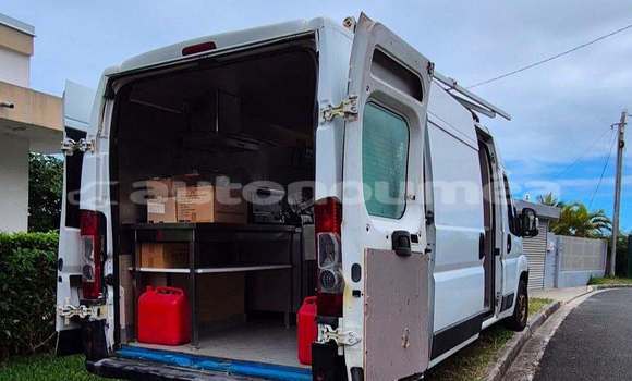 Buy Used Citroen Jumper White Truck in Noumea in Sud Buy Used Citroen Jumper White Truck in Noumea in Sud