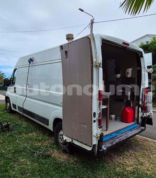 Big with watermark citroen jumper sud noumea 5164