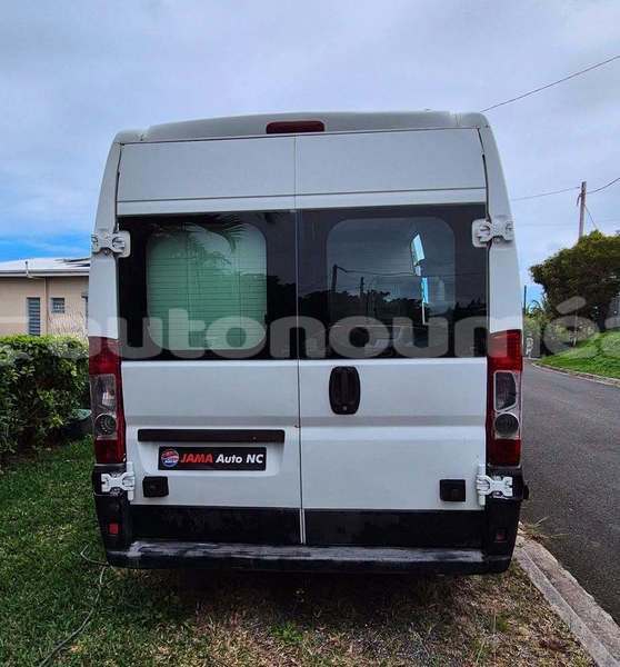 Big with watermark citroen jumper sud noumea 5164