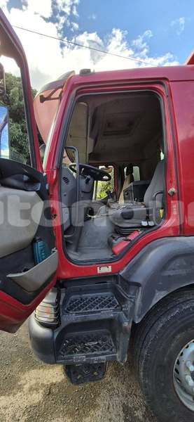 Big with watermark renault g300 sud noumea 5165