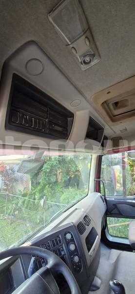 Big with watermark renault g300 sud noumea 5165