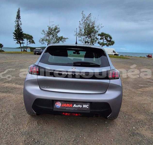 Big with watermark peugeot 208 sud noumea 5177
