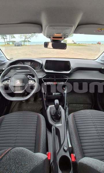 Big with watermark peugeot 208 sud noumea 5177