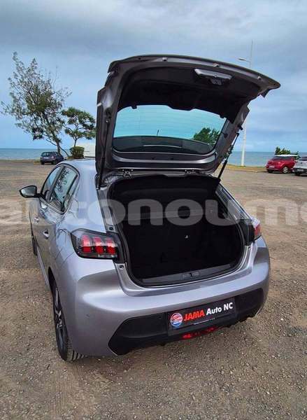 Big with watermark peugeot 208 sud noumea 5177