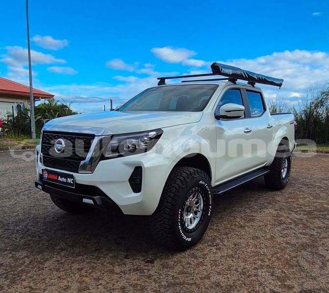 Big with watermark nissan navara sud noumea 5178