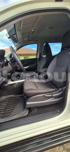 Big with watermark nissan navara sud noumea 5178