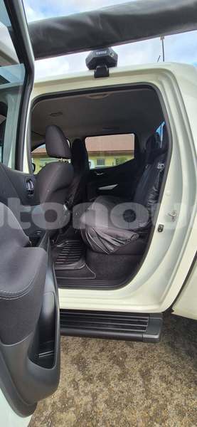 Big with watermark nissan navara sud noumea 5178