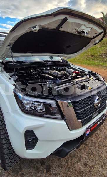 Big with watermark nissan navara sud noumea 5178
