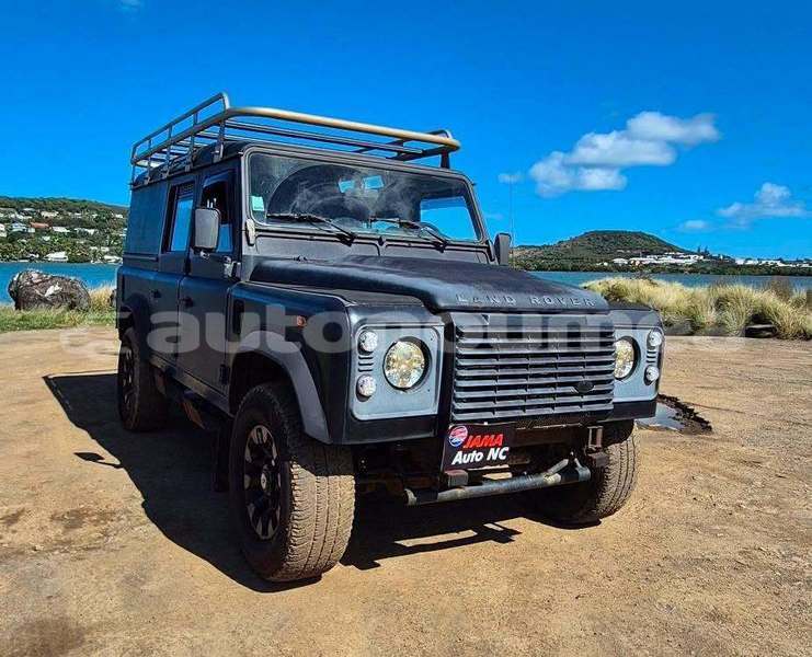 Big with watermark land rover defender sud noumea 5187