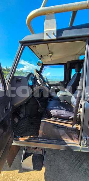 Big with watermark land rover defender sud noumea 5187