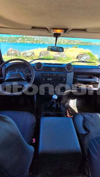 Big with watermark land rover defender sud noumea 5187