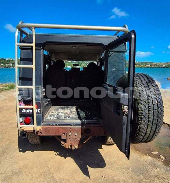 Big with watermark land rover defender sud noumea 5187