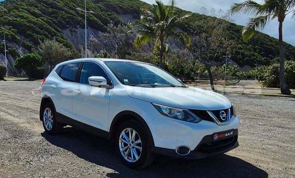 Buy Used Nissan Qashqai+2 White Car in Noumea in Sud Buy Used Nissan Qashqai+2 White Car in Noumea in Sud