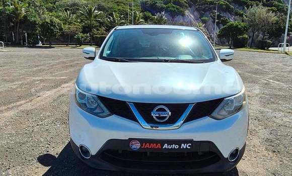 Buy Used Nissan Qashqai+2 White Car in Noumea in Sud Buy Used Nissan Qashqai+2 White Car in Noumea in Sud