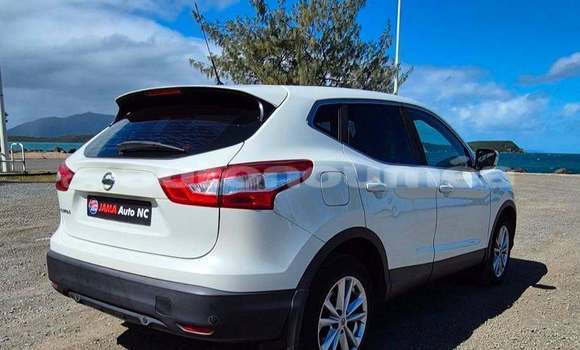 Buy Used Nissan Qashqai+2 White Car in Noumea in Sud Buy Used Nissan Qashqai+2 White Car in Noumea in Sud