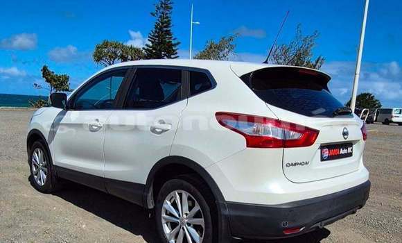 Buy Used Nissan Qashqai+2 White Car in Noumea in Sud Buy Used Nissan Qashqai+2 White Car in Noumea in Sud