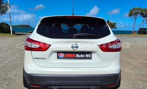 Buy Used Nissan Qashqai+2 White Car in Noumea in Sud Buy Used Nissan Qashqai+2 White Car in Noumea in Sud
