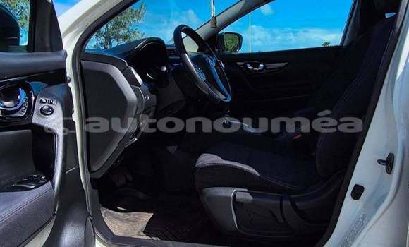 Buy Used Nissan Qashqai+2 White Car in Noumea in Sud Buy Used Nissan Qashqai+2 White Car in Noumea in Sud