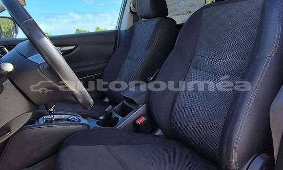 Buy Used Nissan Qashqai+2 White Car in Noumea in Sud Buy Used Nissan Qashqai+2 White Car in Noumea in Sud