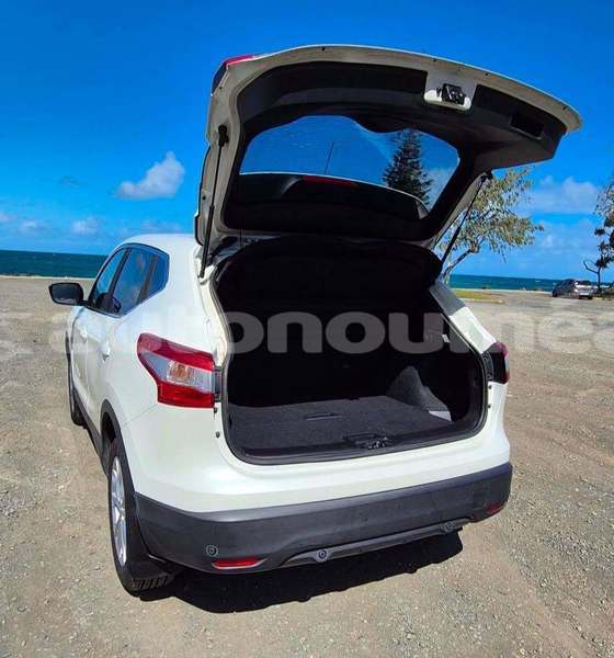 Big with watermark nissan qashqai 2 sud noumea 5189
