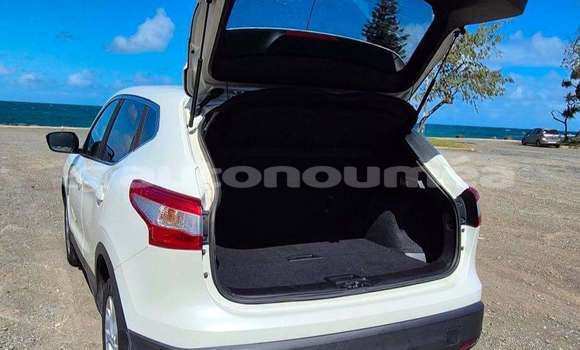 Buy Used Nissan Qashqai+2 White Car in Noumea in Sud Buy Used Nissan Qashqai+2 White Car in Noumea in Sud
