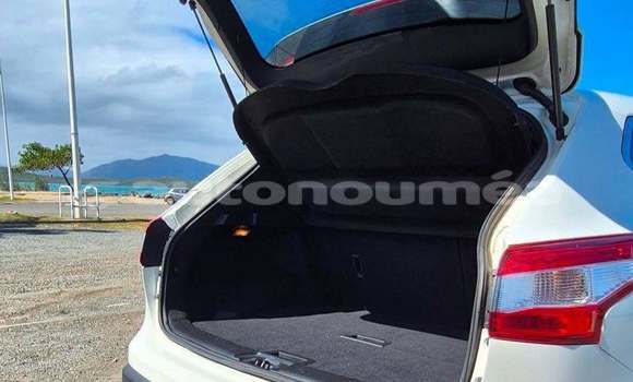 Buy Used Nissan Qashqai+2 White Car in Noumea in Sud Buy Used Nissan Qashqai+2 White Car in Noumea in Sud