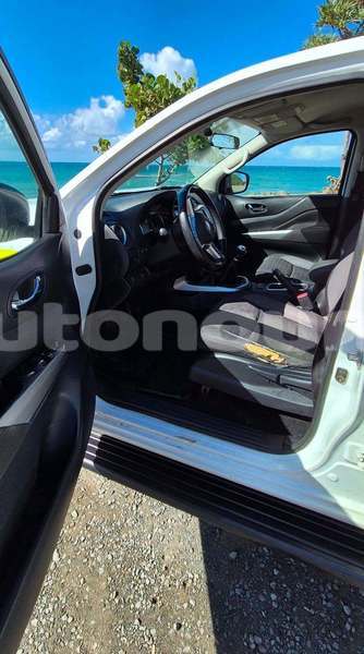 Big with watermark nissan navara sud noumea 5193