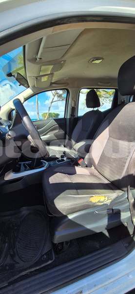 Big with watermark nissan navara sud noumea 5193