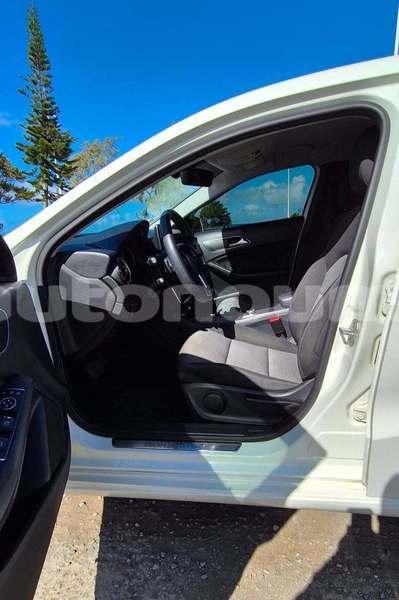 Big with watermark mercedes benz a200 sud noumea 5197
