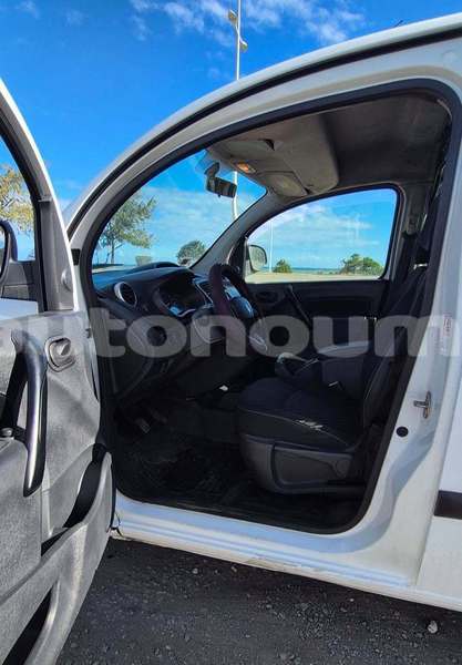 Big with watermark renault kangoo sud noumea 5200