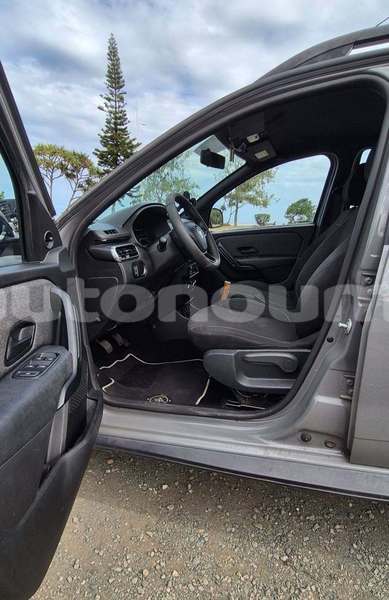 Big with watermark renault 20 sud noumea 5201