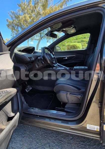 Big with watermark peugeot 3008 sud noumea 5213