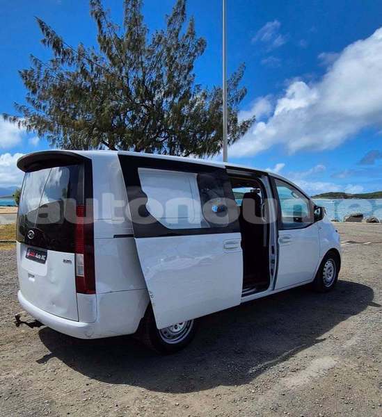 Big with watermark hyundai sonata sud noumea 5215