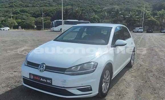 Buy Used Volkswagen Golf White Car in Noumea in Sud