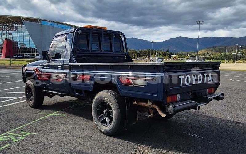 Big with watermark toyota land cruiser sud noumea 5219