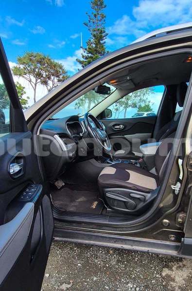 Big with watermark jeep cherokee sud noumea 5224