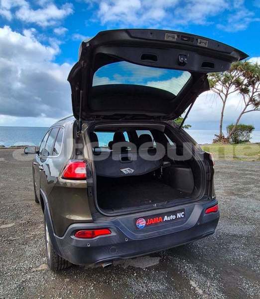 Big with watermark jeep cherokee sud noumea 5224