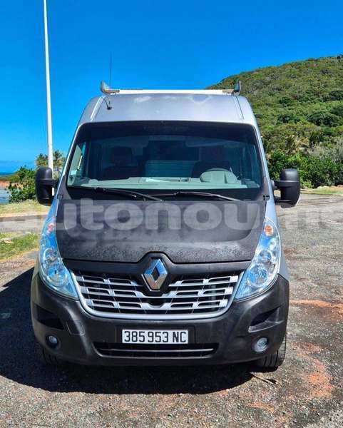 Big with watermark renault master sud noumea 5229