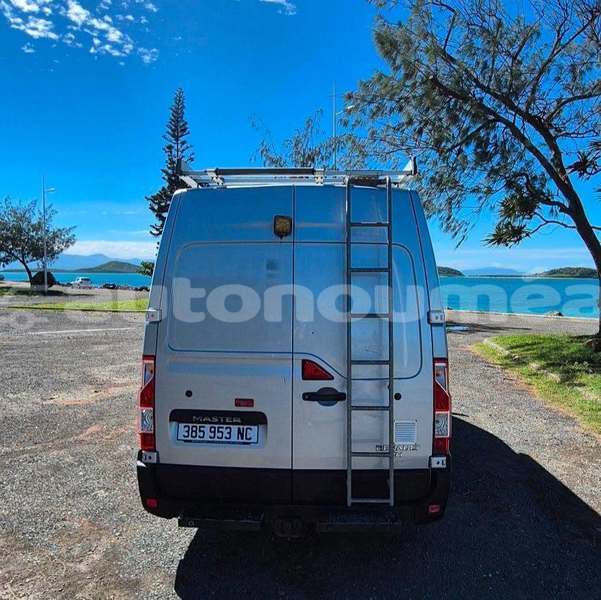 Big with watermark renault master sud noumea 5229
