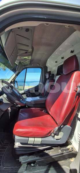 Big with watermark renault master sud noumea 5229