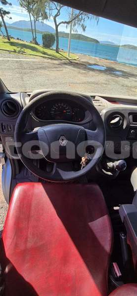 Big with watermark renault master sud noumea 5229