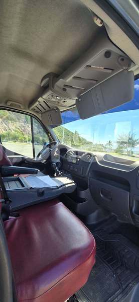Big with watermark renault master sud noumea 5229