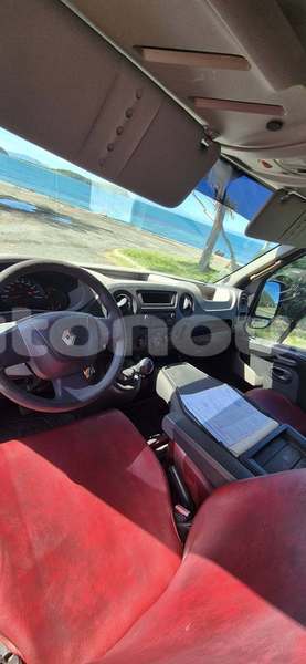 Big with watermark renault master sud noumea 5229