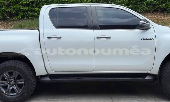 Buy Used Toyota Hilux White Car in Noumea in Sud Buy Used Toyota Hilux White Car in Noumea in Sud